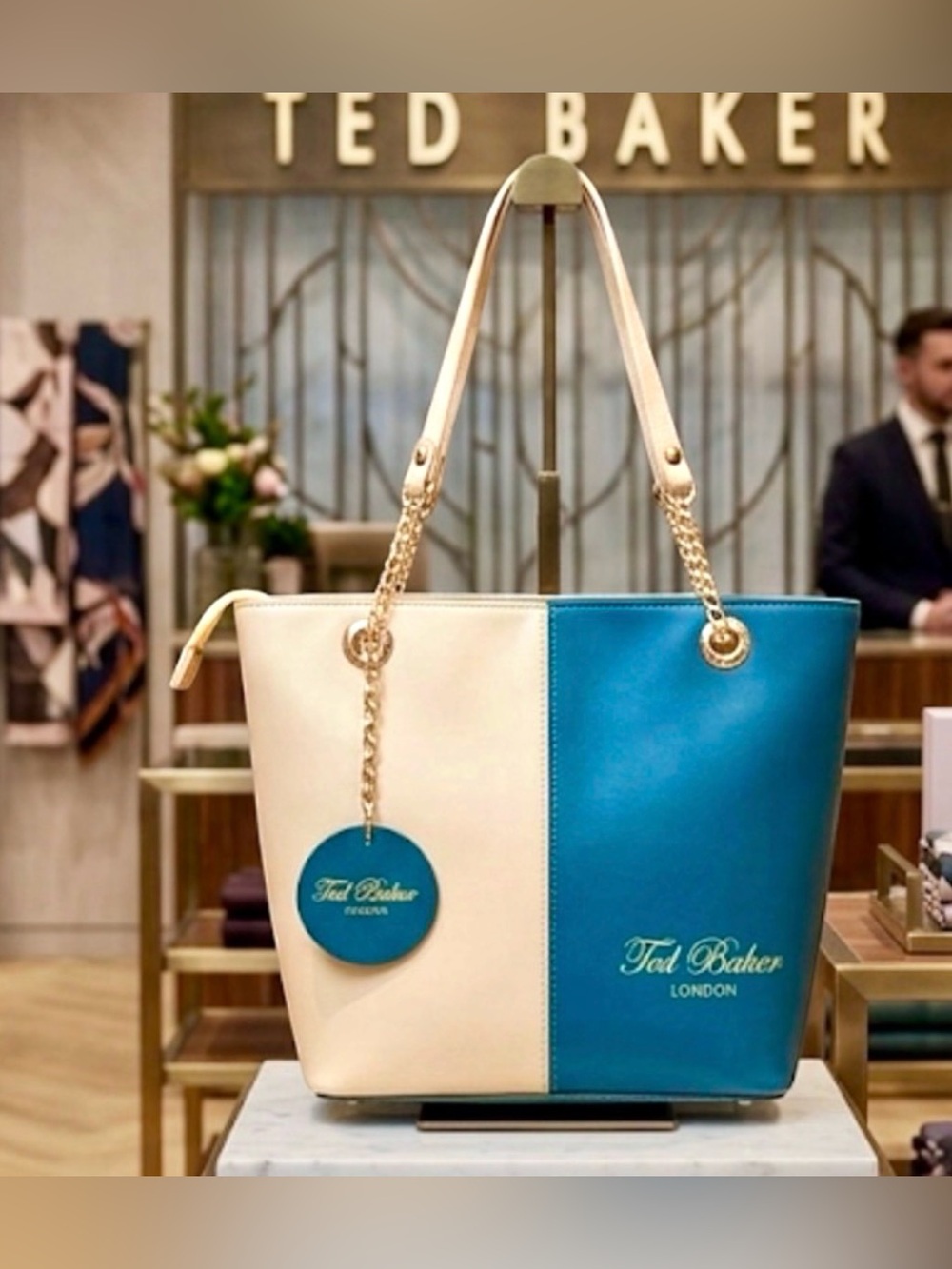 TED BAKER LONDON BEIGE/TEAL COLOR BLOCK GOLD CHAIN HAND BAG TOTE 10.5”X11”